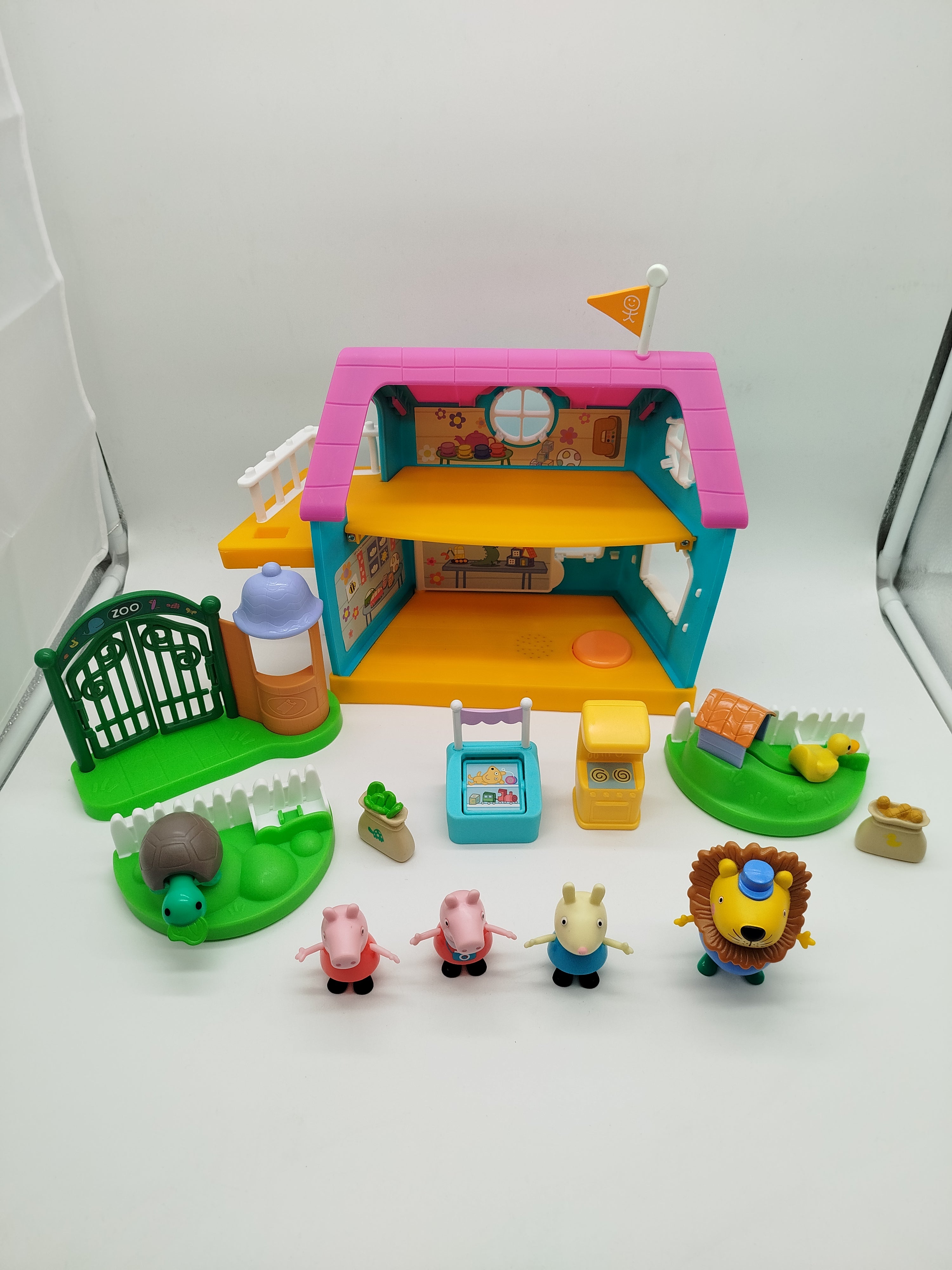 Hasbro Peppa Pig Spielset - Clubhaus mit 4 Figuren